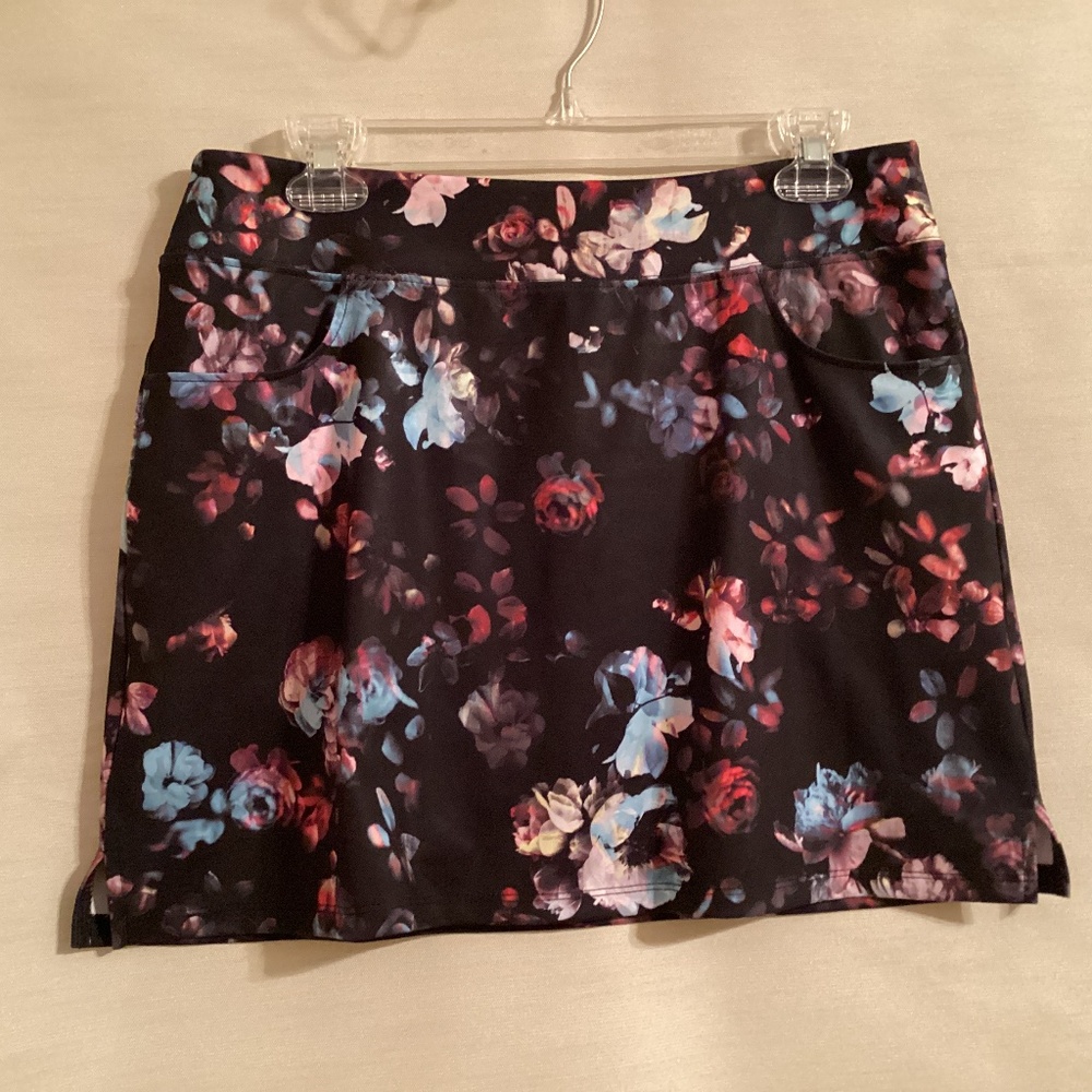 Black floral golf skort